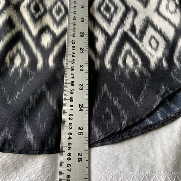 Charlie Jade Black + White Geometric Print Sleeveless Tank Top Blouse Small‎ - Picture 7 of 9